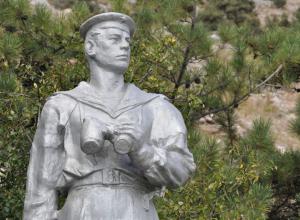 Памятник старшему матросу Борису Нечаеву