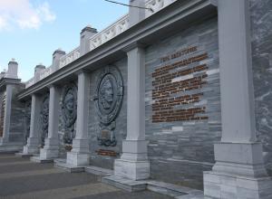 Мемориальная стена в честь 2500-летия Евпатории